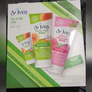 NWT St Ives scrub gift set